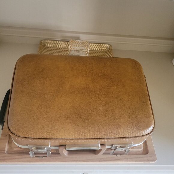 Vintage Brown Vanity Hard Shell Suitcase W Handle and 2 Latches - Picture 5 of 10